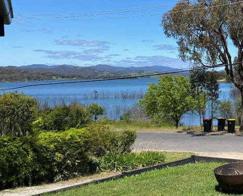 Relax In The Spa With Views Opposite Lake Eildon - Foster Accommodation 0