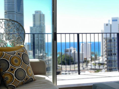 Relax With Beach & River Views In 3br Apt W/ Pool - Foster Accommodation 0