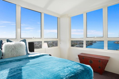 Relax With Beach & River Views In 3br Apt W/ Pool - Foster Accommodation 2