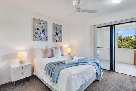 Relaxed Coastal Charm - A Stylish Resort-style Haven - Foster Accommodation 2