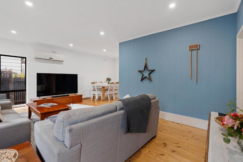 Relaxed Family Beach House - No Linen Included - Foster Accommodation 3