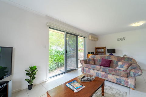 Relaxing Holiday Home Pets Are Welcome - Foster Accommodation 3