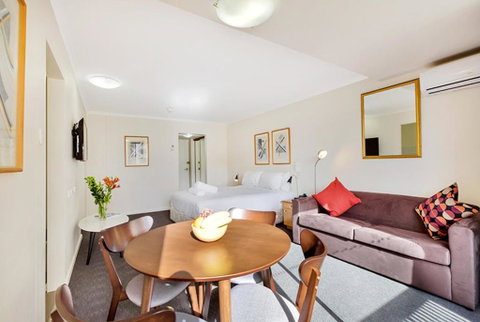 Renovated Stylish Studio - Foster Accommodation 1