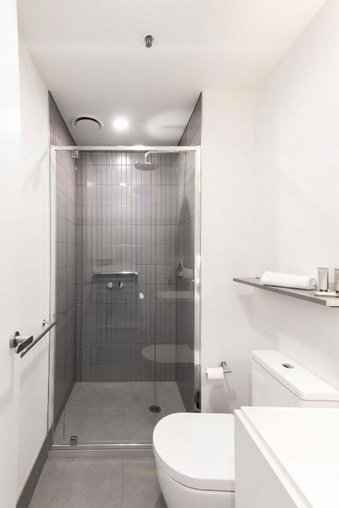 Resort Style Living 2 Bed Apt With Pool BBQ - Foster Accommodation 2
