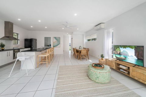 Retreat In The Heart Of Alex - 3BR Sleeps 11, Pool - Foster Accommodation 1