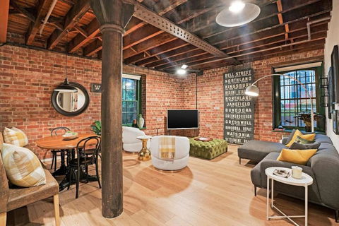Retro Meets Industrial At Heritage Bond Store - Foster Accommodation 0
