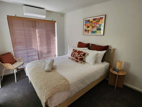 Retro Rose St Kilda Mansions - Foster Accommodation 3