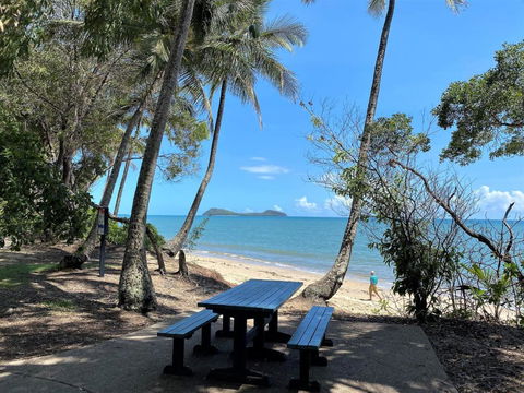 Ribbons Beachfront Apartments Clifton Beach - Foster Accommodation 3
