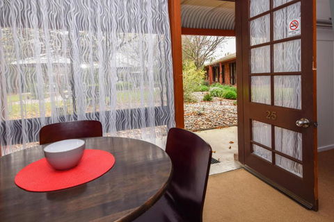 River Country Inn - Foster Accommodation 3