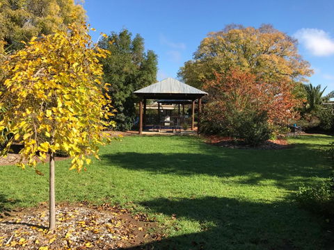 River Country Inn - Foster Accommodation 2