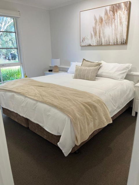 River Frontage Unit Moama - Foster Accommodation 1
