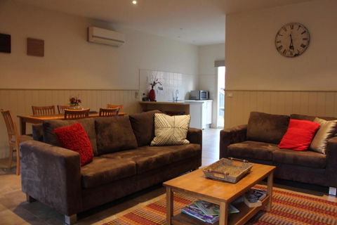 River Rock Cottage Centrally Located And Dog Friendly - Foster Accommodation 0