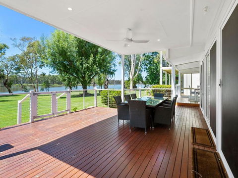 River Views - Foster Accommodation 0