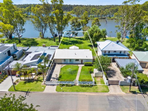 River Views - Foster Accommodation 2