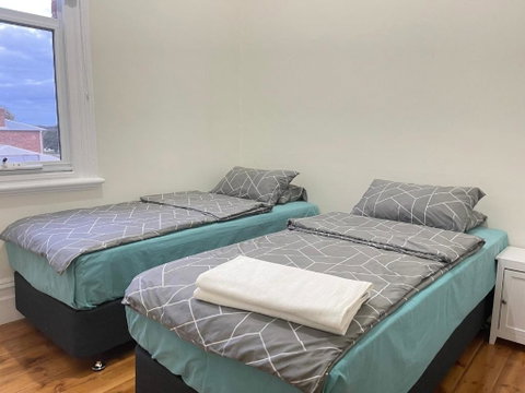 Riverside Hotel - Foster Accommodation 2