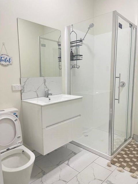 Riverside Hotel - Foster Accommodation 2