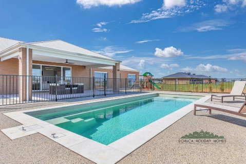 Riverside Meadows - Foster Accommodation 0
