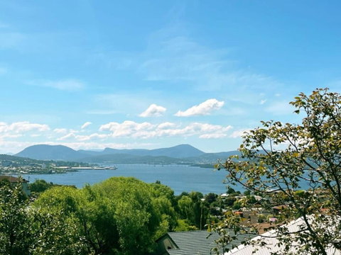 Riveting House With Incredible Water-view At SandyBay - Foster Accommodation 2