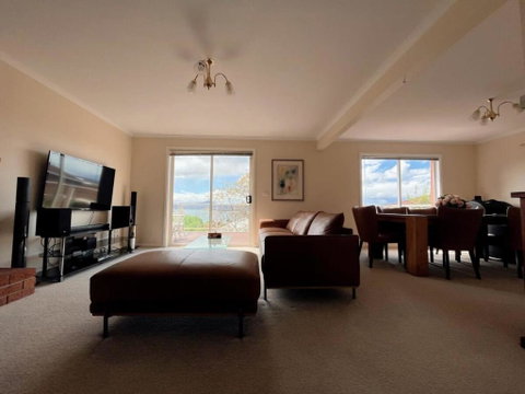 Riveting House With Incredible Water-view At SandyBay - Foster Accommodation 3