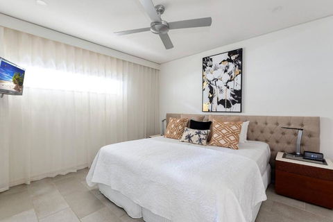 Rose At Temple Palm Cove - A Poolside Paradise - Foster Accommodation 3