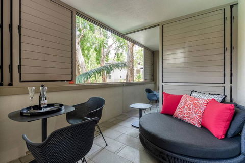 Rose At Temple Palm Cove - A Poolside Paradise - Foster Accommodation 2