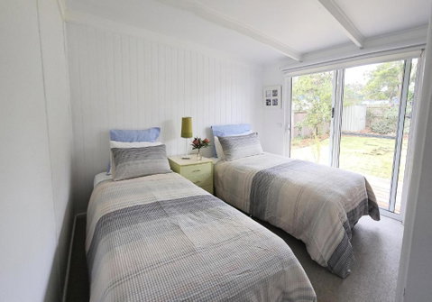 Saltbush - Ideally Located And Modernised MCM Beach House - Foster Accommodation 1