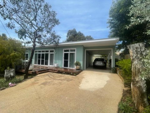 Saltbush - Ideally Located And Modernised MCM Beach House - Foster Accommodation 0