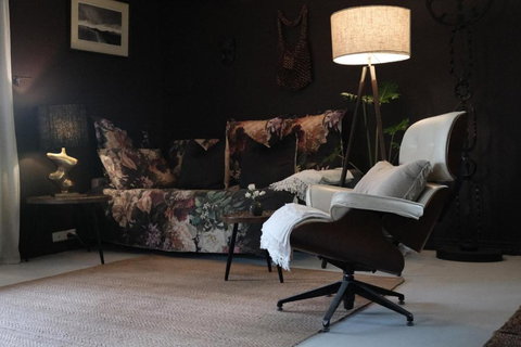 Romantic Wooden Nature Cabin Overlooking Forest & Crystal Clear River - Foster Accommodation 2