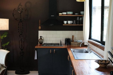 Romantic Wooden Nature Cabin Overlooking Forest & Crystal Clear River - Foster Accommodation 3