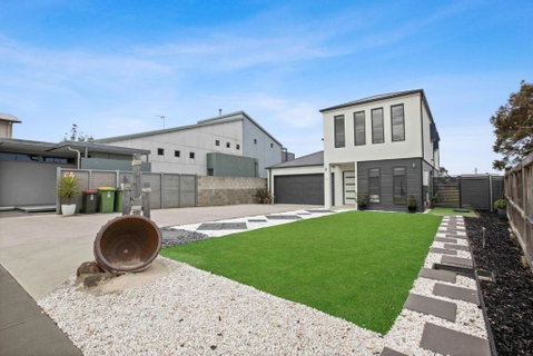 Riviera View - Foster Accommodation 2