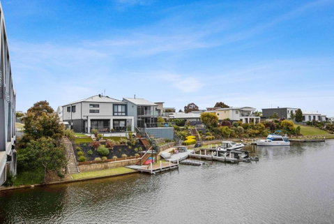 Riviera View - Foster Accommodation 3