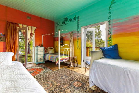 Robbie Burns Hotel Wyndham - Foster Accommodation 1
