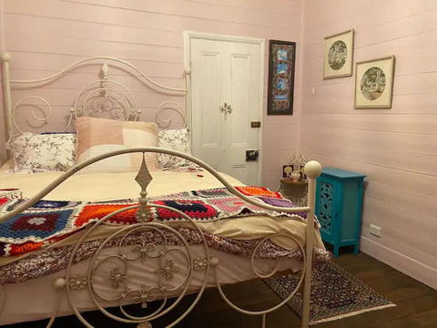 Robbie Burns Hotel Wyndham - Foster Accommodation 2