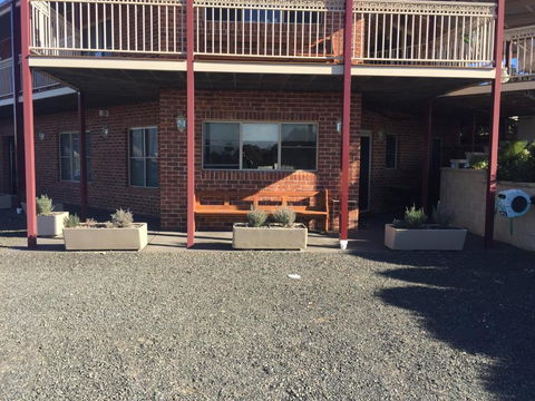 Robin Hill Retreat - Foster Accommodation 3