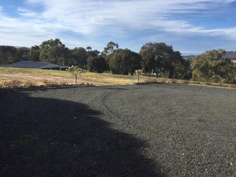 Robin Hill Retreat - Foster Accommodation 2