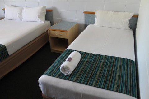 Rocky Glen Hotel Motel Gladstone - Foster Accommodation 3