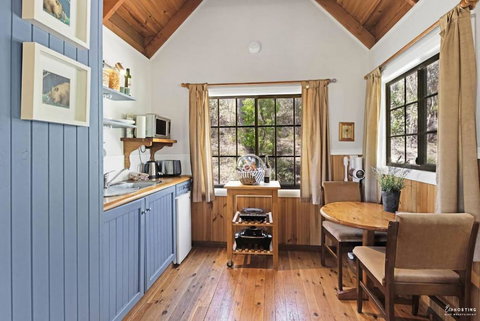 Romantic Tricklebeck Spa Cottage - Foster Accommodation 3