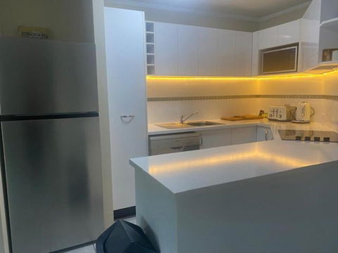 ROOFTOP APARTMENT AT MARINA TERRACES - Foster Accommodation 2