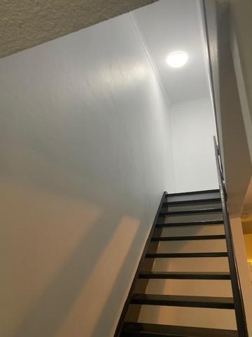 ROOFTOP APARTMENT AT MARINA TERRACES - Foster Accommodation 3