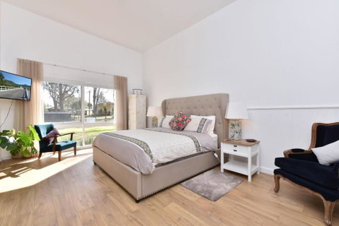 Rose Cottage Studio Romantic Or Solo Getaway. Spa, Games Room - Foster Accommodation 2