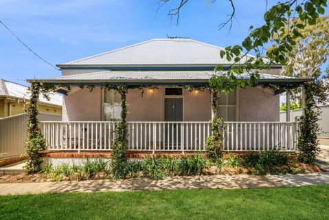 RoseBerne Cottage - Foster Accommodation 0