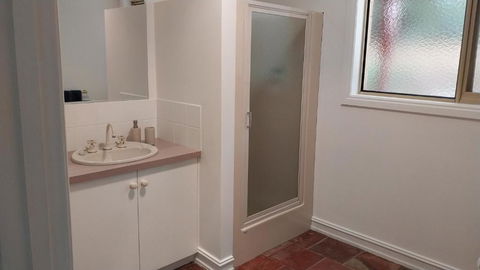 Roshnier Apartment - Foster Accommodation 1