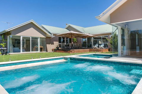 Royadie Resort - Pool Spa Tennis 500m To Beach - Foster Accommodation 0