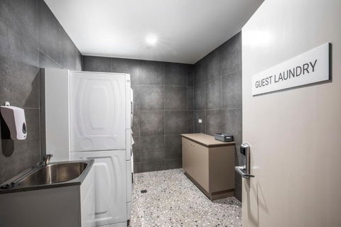 Royal Hotel By Nightcap Social - Foster Accommodation 3