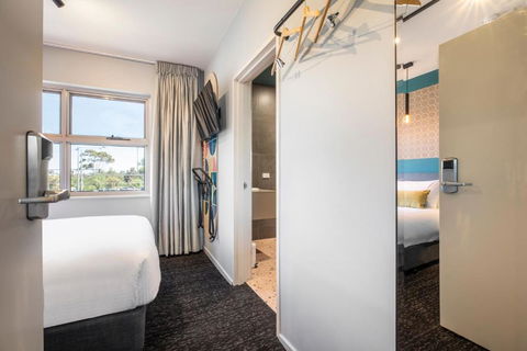 Royal Hotel By Nightcap Social - Foster Accommodation 1