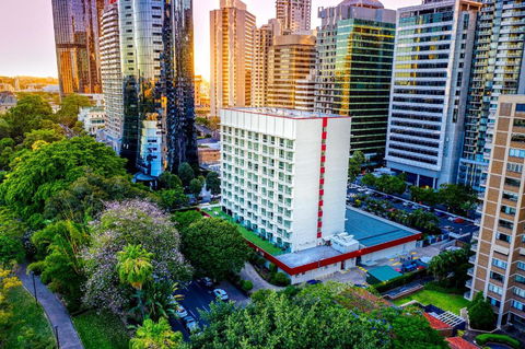 Royal On The Park - Foster Accommodation 0