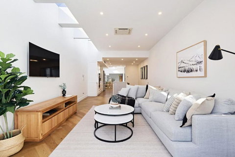 Royal Redfern I90 - Foster Accommodation 0