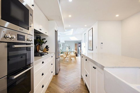 Royal Redfern I90 - Foster Accommodation 1