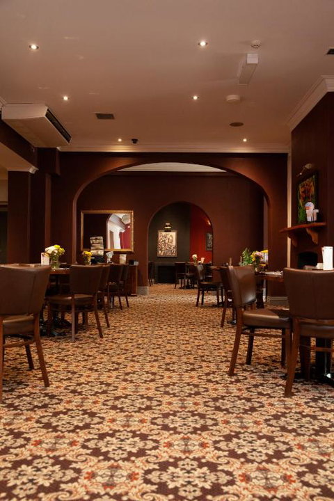 Royal Hotel Singleton - Foster Accommodation 1