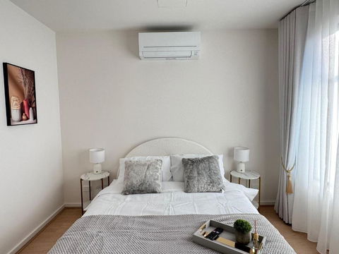 Royalty Living - Foster Accommodation 0